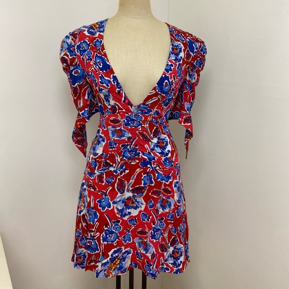 Plunging V neck floral dress - Picture 12 of 12
